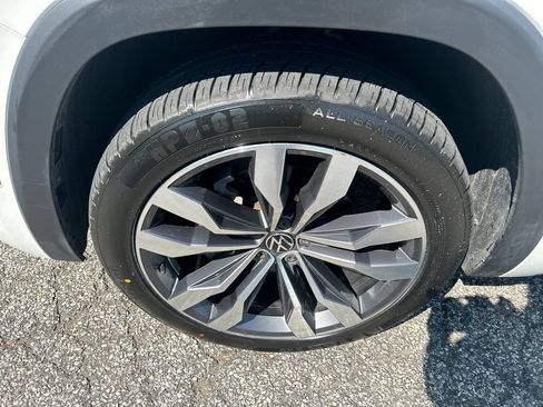 Used 2023 Volkswagen Atlas SEL Premium AWD/4WD image 8