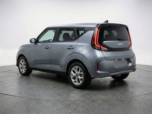 Used 2025 Kia Soul LX w/ LX Technology Package FWD image 6