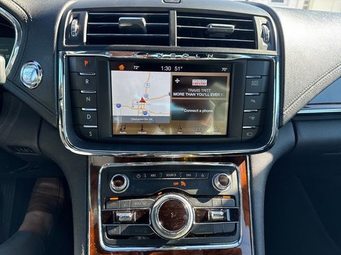 Used 2018 Lincoln Continental Reserve image 11