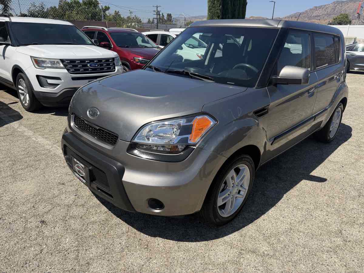 Used 2010 Kia Soul + w/ Audio Pkg FWD image 2
