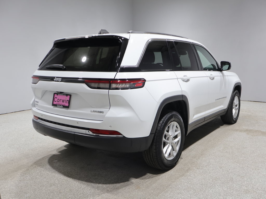 Used 2023 Jeep Grand Cherokee Laredo AWD/4WD image 2