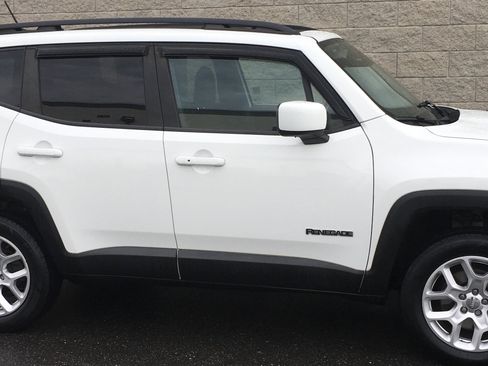 Used 2016 Jeep Renegade Latitude w/ Cold Weather Group AWD/4WD image 3