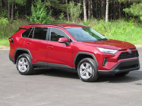 Used 2024 Toyota RAV4 LE image 3