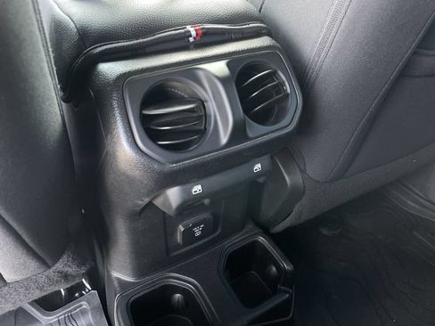 Used 2018 Jeep Wrangler Unlimited Sahara AWD/4WD image 20