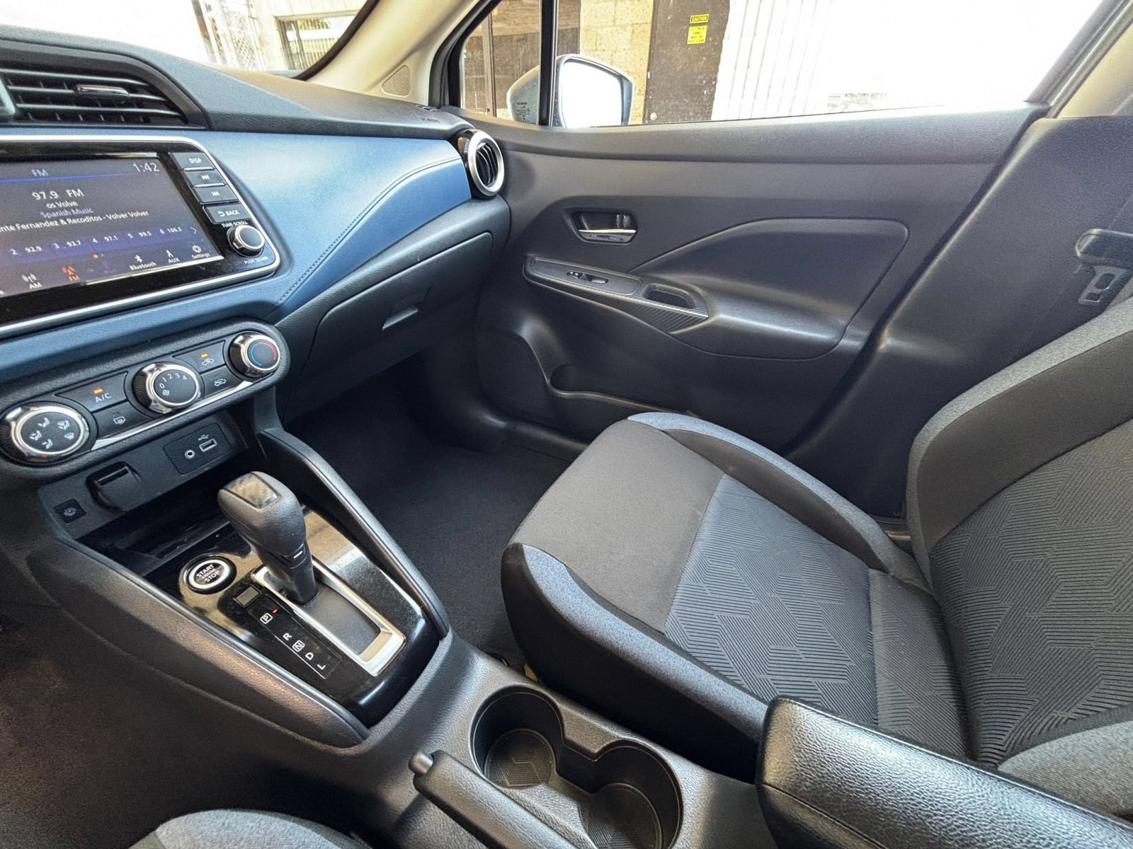 Used 2025 Nissan Versa SV FWD image 33
