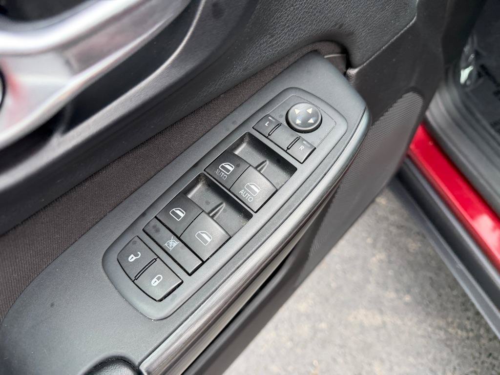 Used 2015 Jeep Cherokee Latitude w/ Comfort/Convenience Group FWD image 24