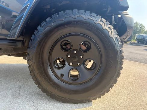 Used 2016 Jeep Wrangler Unlimited Rubicon AWD/4WD image 11