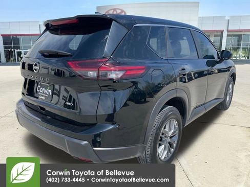 Used 2024 Nissan Rogue S AWD/4WD image 5