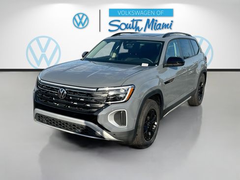 New 2026 Volkswagen Atlas Peak Edition image 3