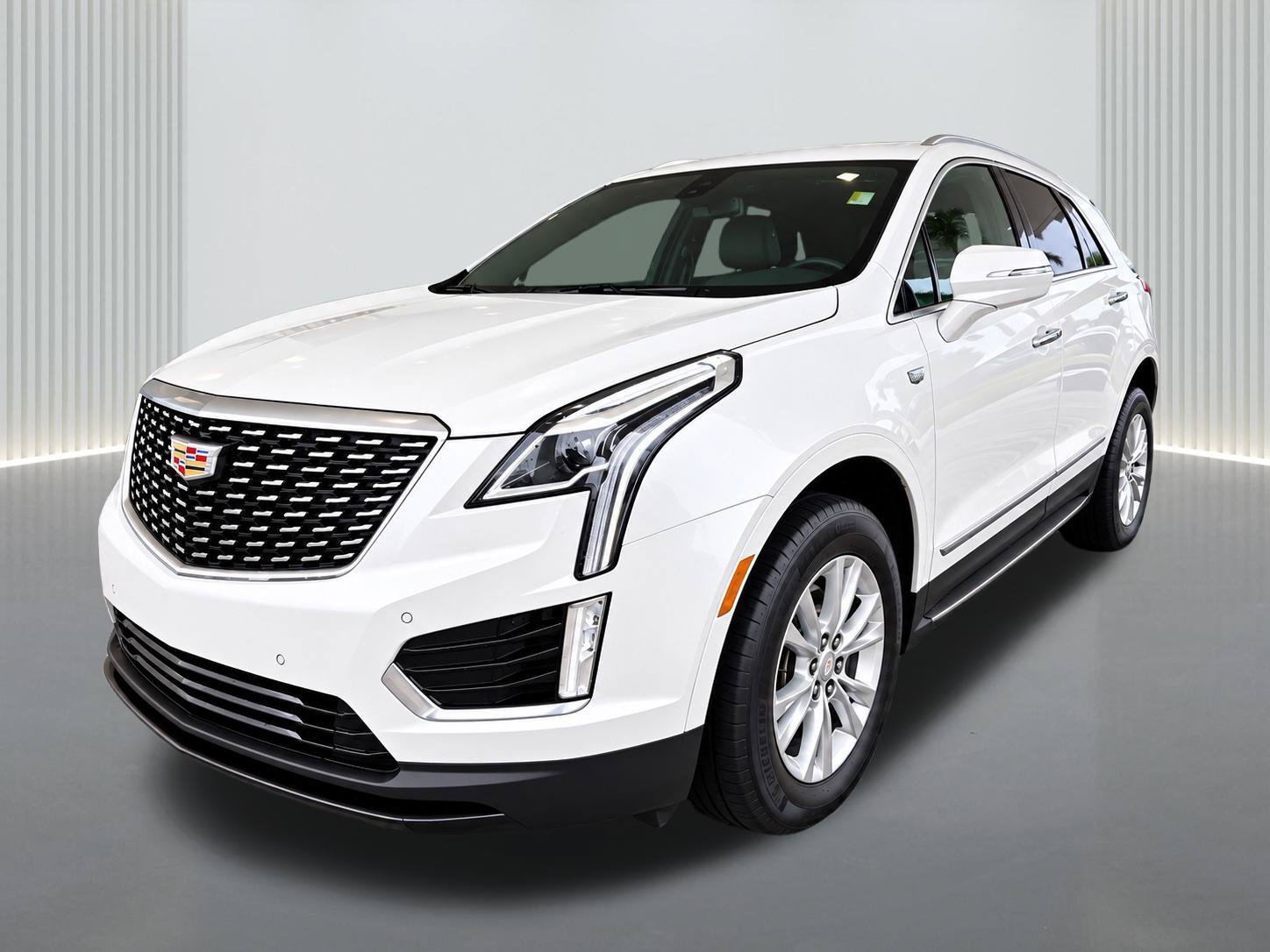 Certified 2023 Cadillac XT5 Luxury FWD image 2