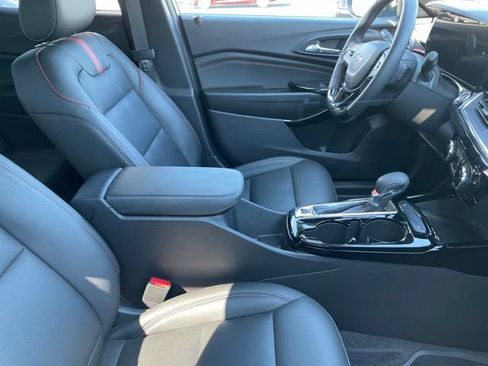 Used 2025 Chevrolet Trax RS w/ Sunroof Package FWD image 8