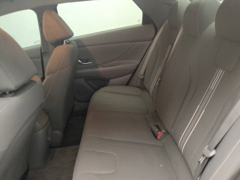 Used 2024 Hyundai Elantra SEL FWD image 18