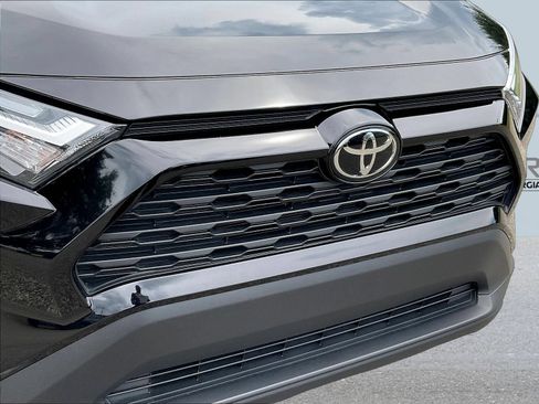 Used 2025 Toyota RAV4 XLE FWD image 33
