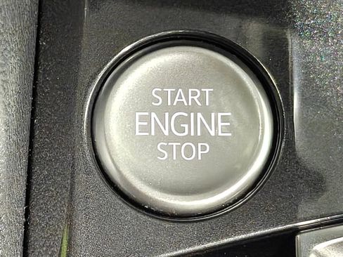 Used 2024 Volkswagen Tiguan SE R-Line image 16