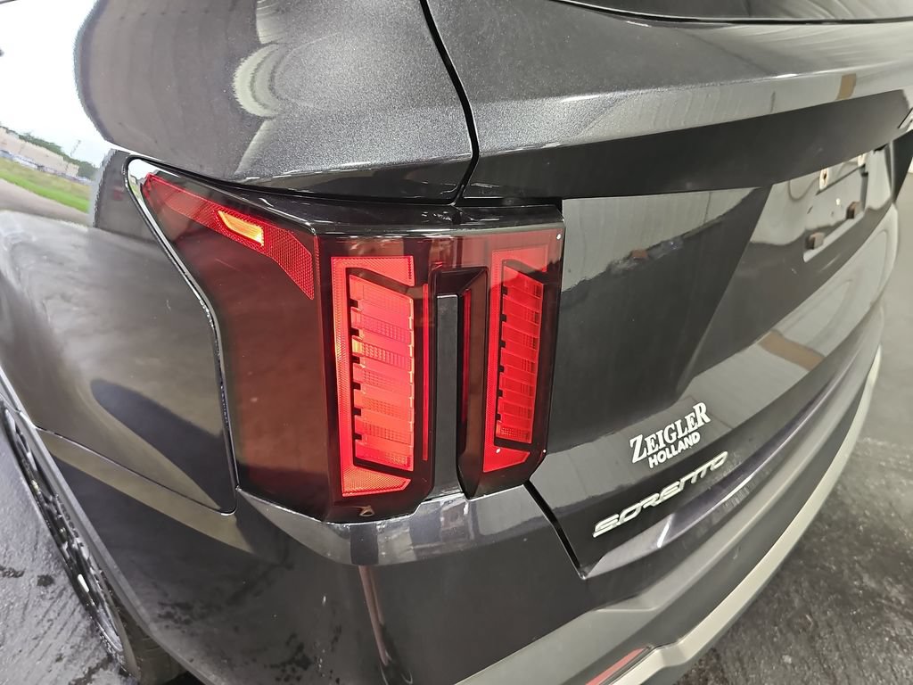 Used 2025 Kia Sorento S w/ Panoramic Sunroof Package FWD image 40