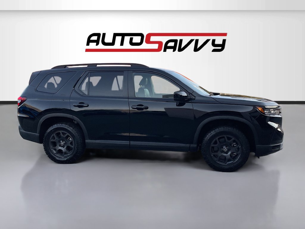 Used 2025 Honda Pilot TrailSport image 8