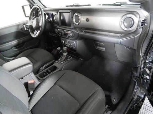 Used 2019 Jeep Wrangler Unlimited Sahara AWD/4WD image 11