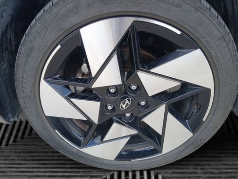 Used 2024 Hyundai Kona Limited FWD image 10