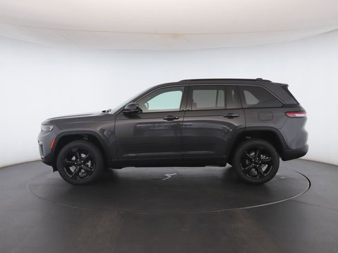 New 2026 Jeep Grand Cherokee Limited w/ Limited Altitude Package image 18