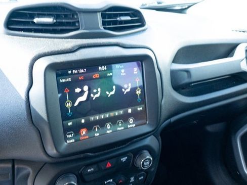 Used 2020 Jeep Renegade Latitude w/ UConnect 8.4 Nav Group image 18