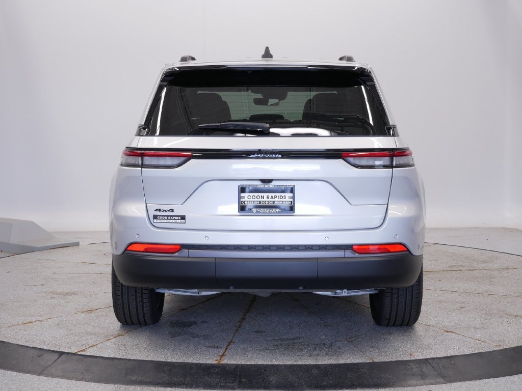 New 2026 Jeep Grand Cherokee Limited w/ Limited Altitude Package AWD/4WD image 4
