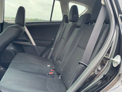 Used 2018 Toyota RAV4 LE image 8