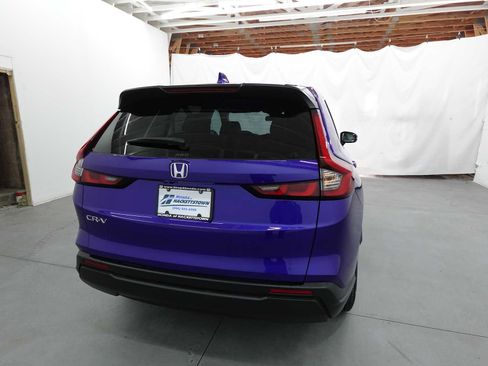 Certified 2025 Honda CR-V LX image 5