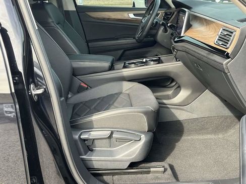 Used 2024 Volkswagen Atlas SE w/ Panoramic Sunroof Package image 26