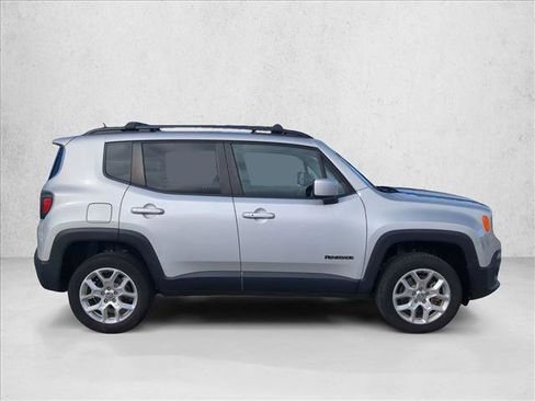 Used 2016 Jeep Renegade Latitude image 4