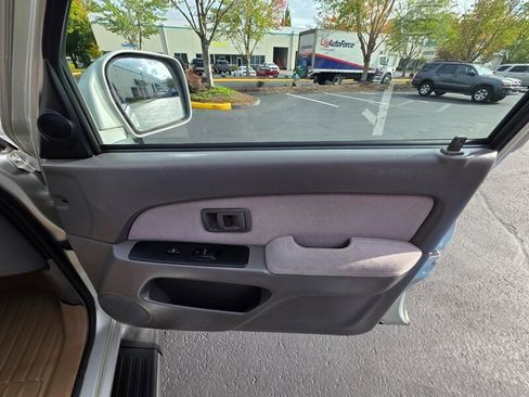 Used 2001 Toyota 4Runner SR5 image 37