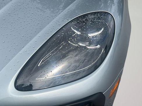 Certified 2025 Porsche Macan S AWD/4WD image 11