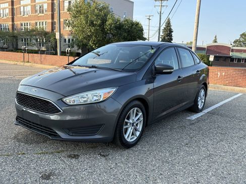 Used 2015 Ford Focus SE FWD image 10
