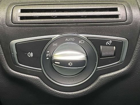 Used 2020 Mercedes-Benz GLC 300 4MATIC image 36