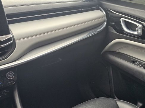 Used 2022 Jeep Compass Limited image 18