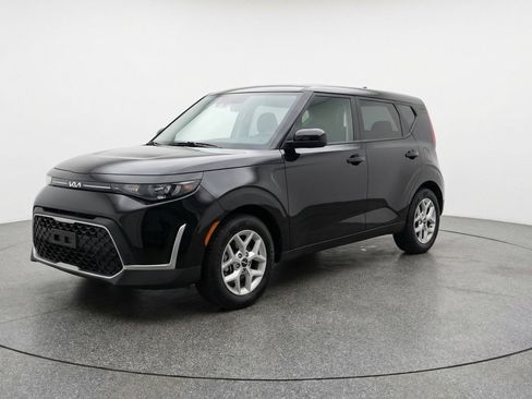 Used 2025 Kia Soul LX w/ LX Technology Package FWD image 3