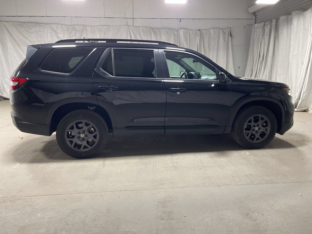 Used 2025 Honda Pilot TrailSport image 8