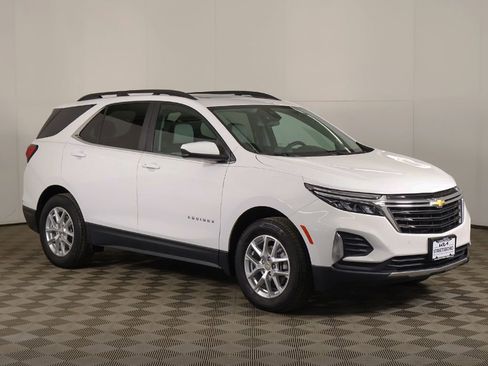 Used 2023 Chevrolet Equinox LT image 2