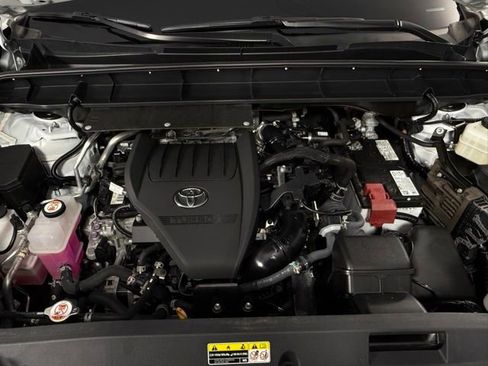 Used 2023 Toyota Highlander XLE FWD image 14