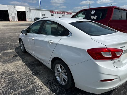 Used 2017 Chevrolet Cruze LT w/ Convenience Package FWD image 7