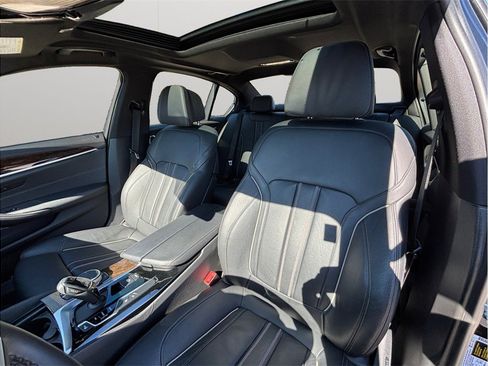 Used 2020 BMW M550i xDrive w/ Executive Package image 22