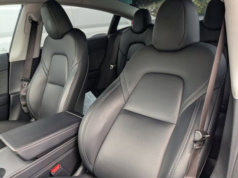 Used 2023 Tesla Model 3 Standard Range image 8