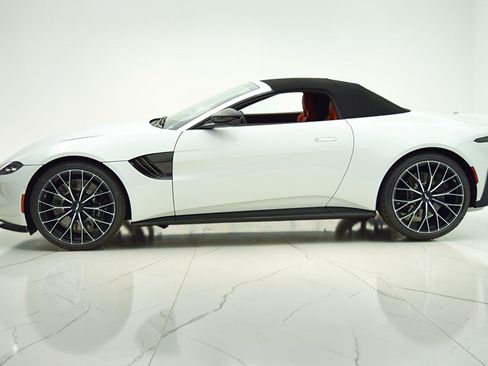Used 2023 Aston Martin V8 Vantage Roadster RWD image 16