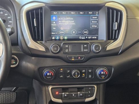 Used 2024 GMC Terrain SLT image 24