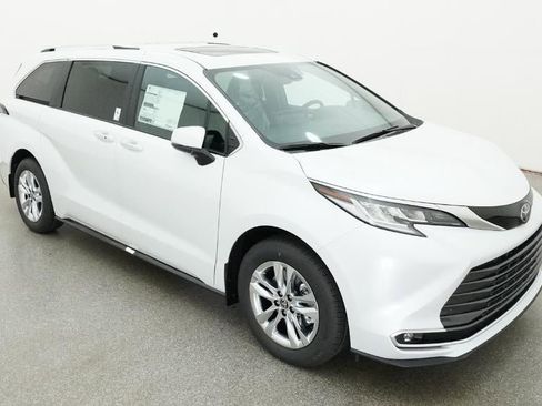 New 2026 Toyota Sienna Limited FWD image 13