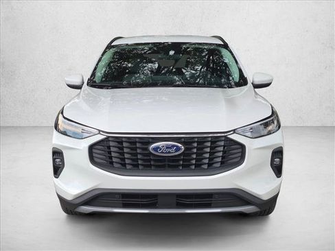 Used 2025 Ford Escape SE FWD image 2
