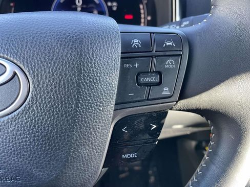 Used 2025 Toyota Camry SE image 32