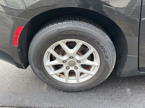 Used 2017 Chrysler Pacifica Touring image 6