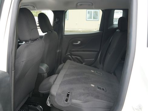 Used 2023 Jeep Renegade Latitude image 26