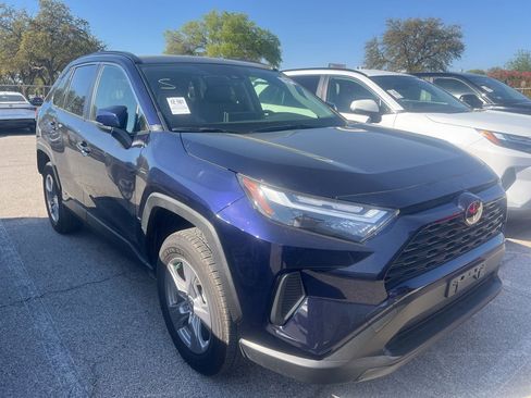 Used 2025 Toyota RAV4 XLE w/ Convenience Package image 3