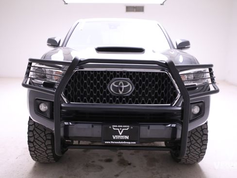Used 2019 Toyota Tacoma TRD Sport image 8